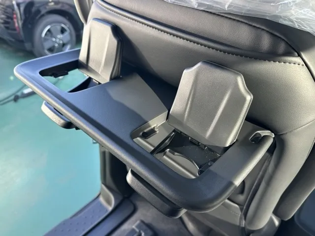 セレナ(ニッサン)eパワーハイウェイスターV 12.3インチコネクトナビ見本展示車有り 8