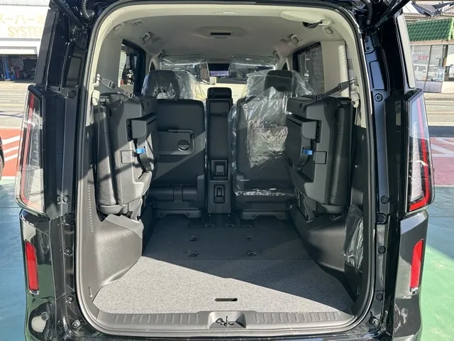 セレナ(ニッサン)eパワーハイウェイスターV 12.3インチコネクトナビ見本展示車有り 10