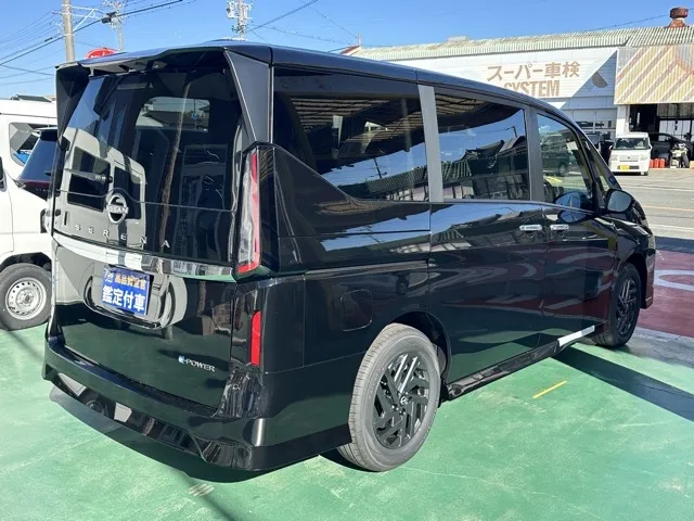 セレナ(ニッサン)eパワーハイウェイスターV 12.3インチコネクトナビ見本展示車有り 11