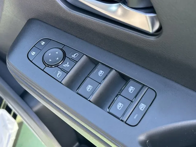 セレナ(ニッサン)eパワーハイウェイスターV 12.3インチコネクトナビ見本展示車有り 16