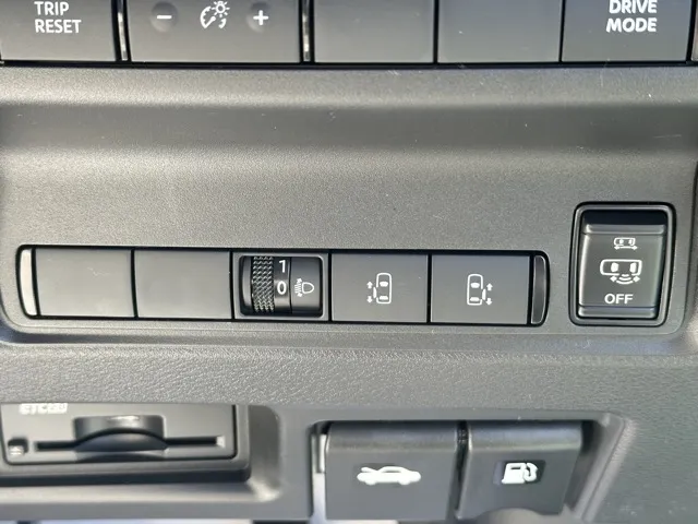 セレナ(ニッサン)eパワーハイウェイスターV 12.3インチコネクトナビ見本展示車有り 17