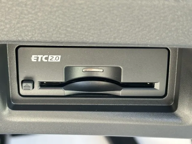 セレナ(ニッサン)eパワーハイウェイスターV 12.3インチコネクトナビ見本展示車有り 18