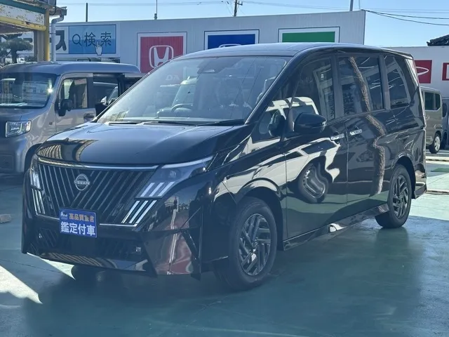 セレナ(ニッサン)eパワーハイウェイスターV 12.3インチコネクトナビ見本展示車有り 1