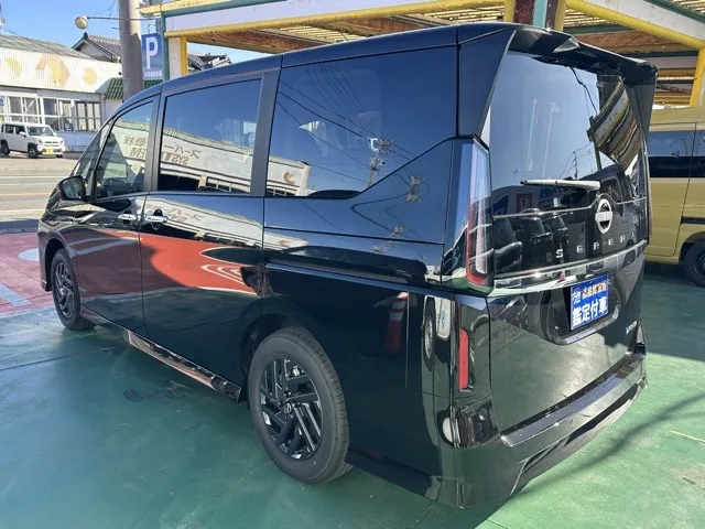 セレナ(ニッサン)eパワーハイウェイスターV 12.3インチコネクトナビ見本展示車有り 2