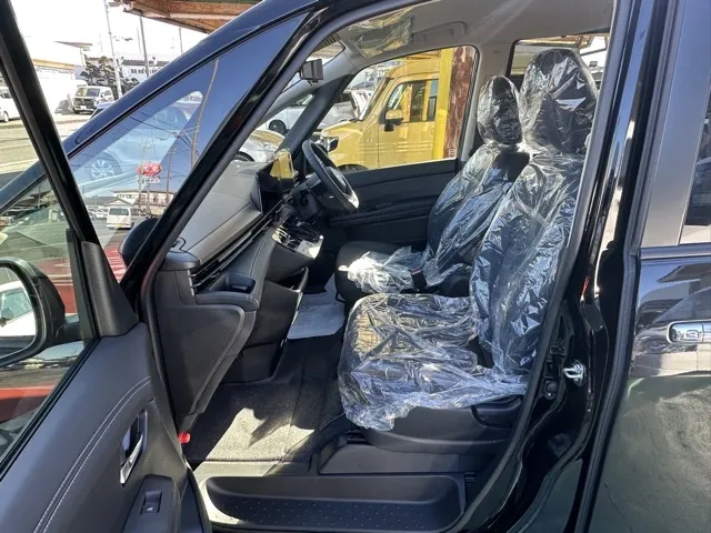 セレナ(ニッサン)eパワーハイウェイスターV 12.3インチコネクトナビ見本展示車有り 3