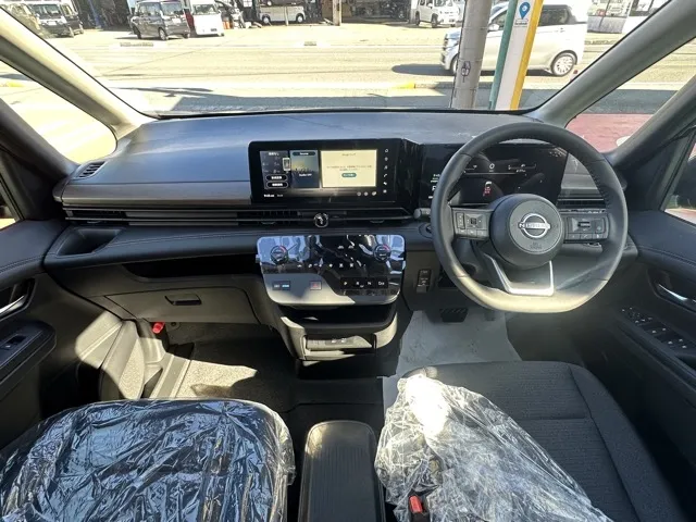 セレナ(ニッサン)eパワーハイウェイスターV 12.3インチコネクトナビ見本展示車有り 6