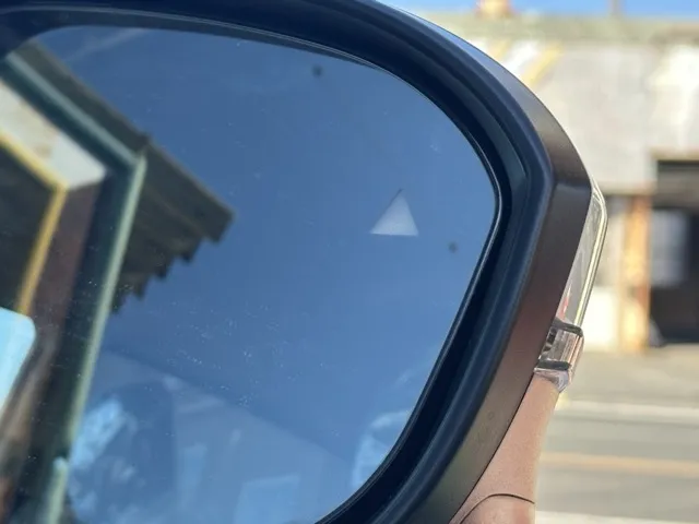 セレナ(ニッサン)eパワー ルキシオン見本展示車有り 16