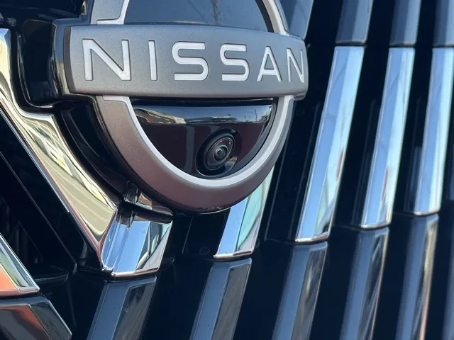 セレナ(ニッサン)eパワー ルキシオン見本展示車有り 17