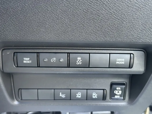 セレナ(ニッサン)eパワー ルキシオン見本展示車有り 19