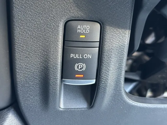 セレナ(ニッサン)eパワー ルキシオン見本展示車有り 21