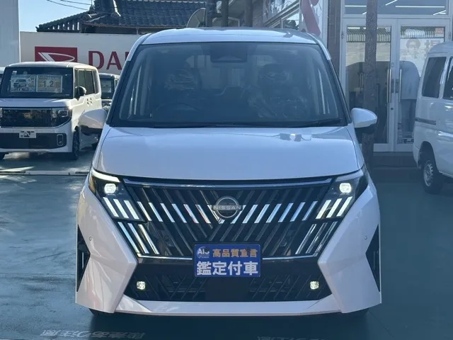 セレナ(ニッサン)eパワー ルキシオン見本展示車有り 29