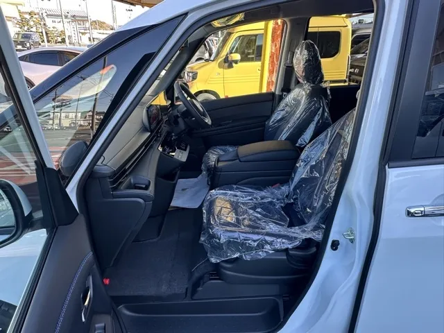 セレナ(ニッサン)eパワー ルキシオン見本展示車有り 3