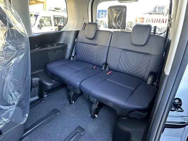 セレナ(ニッサン)eパワー ルキシオン見本展示車有り 5