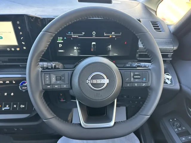 セレナ(ニッサン)eパワー ルキシオン見本展示車有り 7