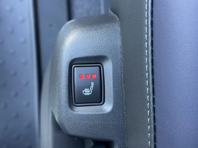 セレナ(ニッサン)eパワー ルキシオン見本展示車有り 8