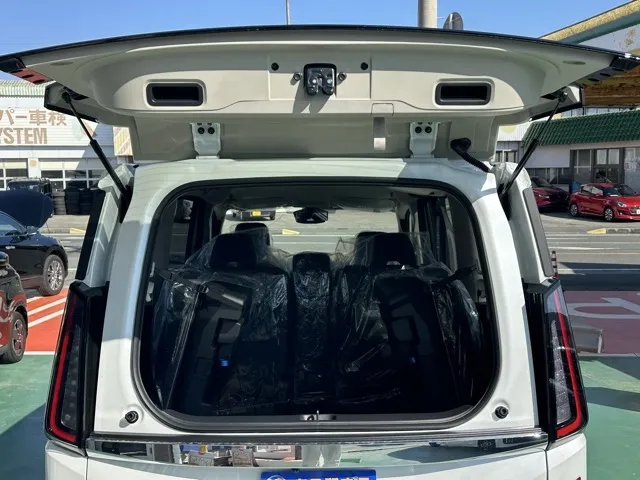 セレナ(ニッサン)オーテックライン アラウンドビューモニター見本展示車有り 14