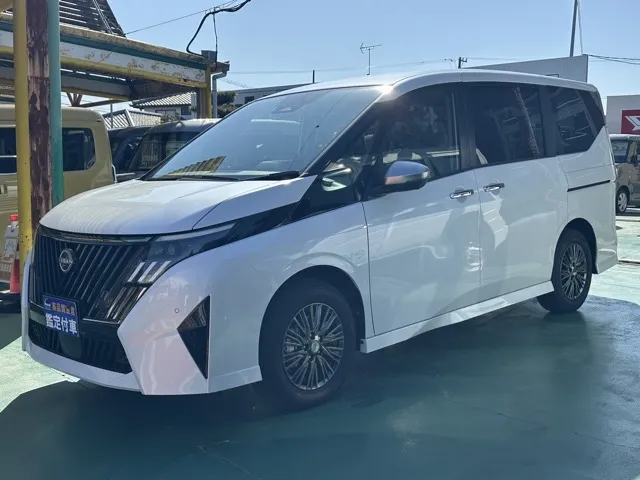 セレナ(ニッサン)オーテックライン アラウンドビューモニター見本展示車有り 1