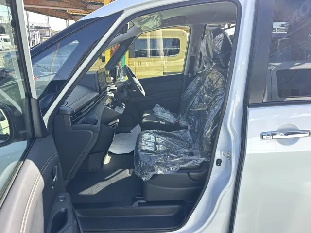 セレナ(ニッサン)オーテックライン アラウンドビューモニター見本展示車有り 3