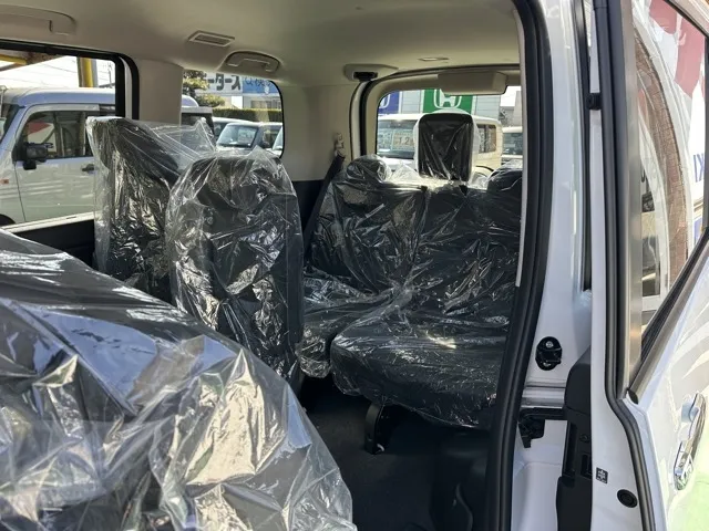 セレナ(ニッサン)オーテックライン アラウンドビューモニター見本展示車有り 5