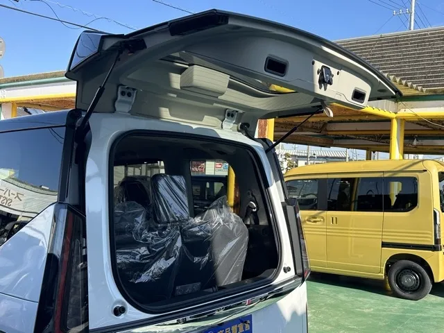 セレナ(ニッサン)オーテックライン アラウンドビューモニター見本展示車有り 10