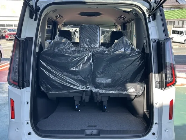 セレナ(ニッサン)オーテックライン アラウンドビューモニター見本展示車有り 12