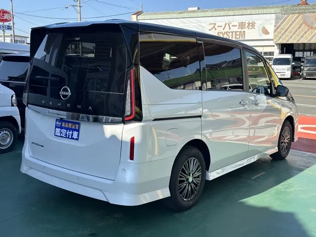 セレナ(ニッサン)オーテックライン アラウンドビューモニター見本展示車有り 14