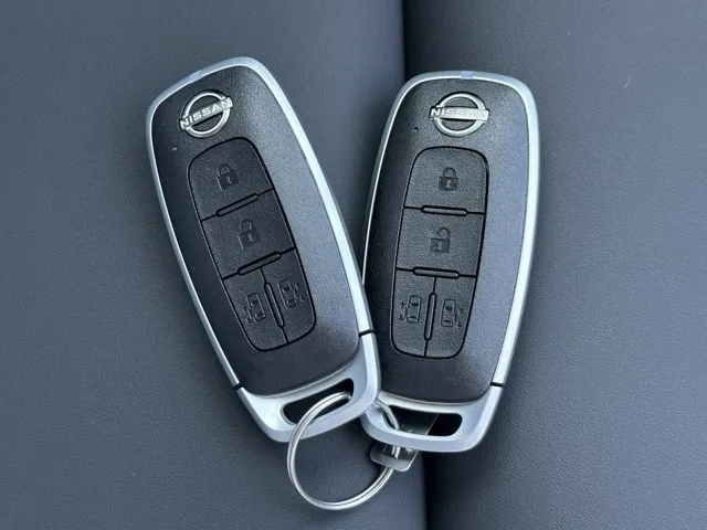 セレナ(ニッサン)オーテックライン アラウンドビューモニター見本展示車有り 28