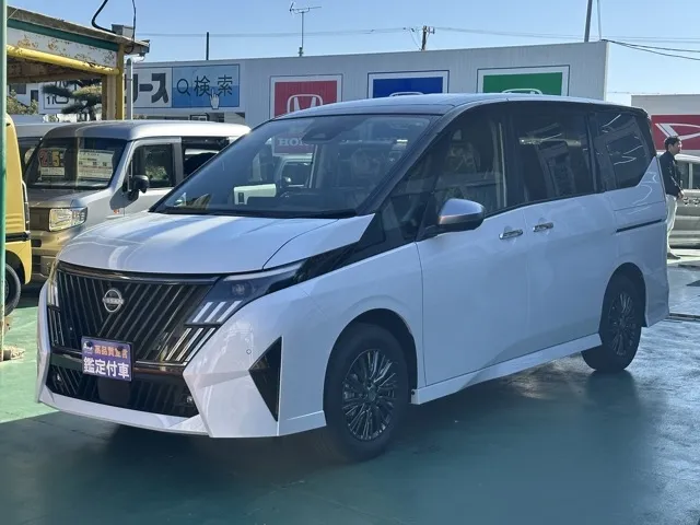 セレナ(ニッサン)オーテックライン アラウンドビューモニター見本展示車有り 1