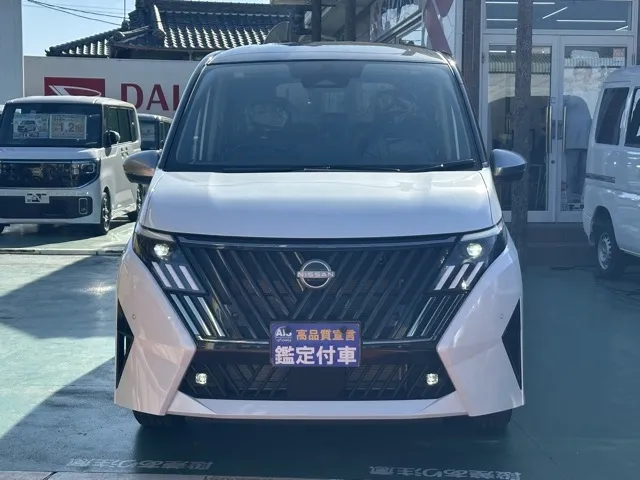 セレナ(ニッサン)オーテックライン アラウンドビューモニター見本展示車有り 29