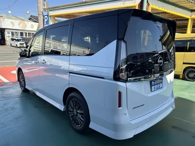 セレナ(ニッサン)オーテックライン アラウンドビューモニター見本展示車有り 2