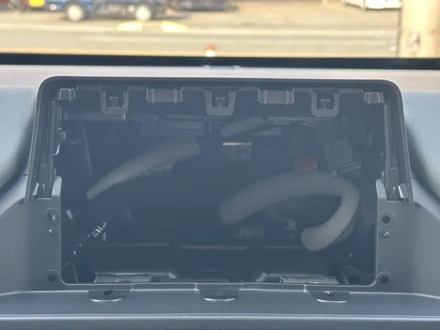 フリード(ホンダ)e：HEVクロスター 5人乗登録済未使用車 18