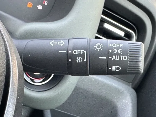 フリード(ホンダ)e：HEVクロスター 5人乗登録済未使用車 19