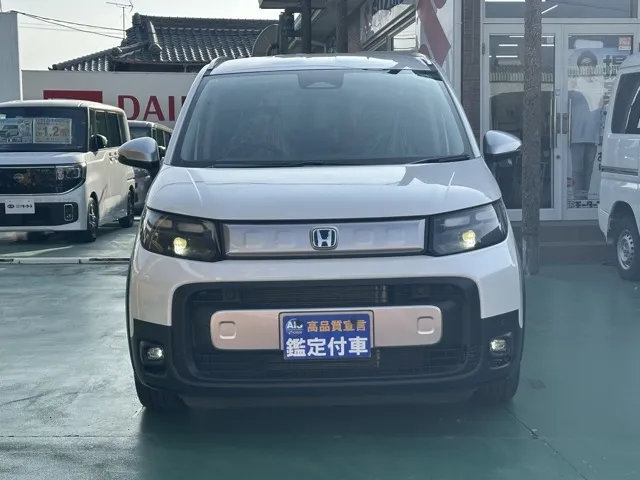フリード(ホンダ)e：HEVクロスター 5人乗登録済未使用車 23