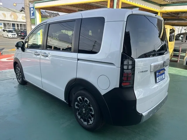 フリード(ホンダ)e：HEVクロスター 5人乗登録済未使用車 2