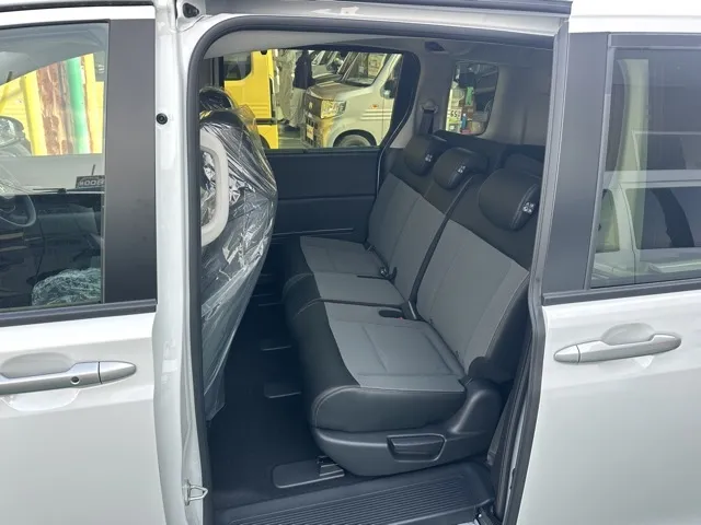 フリード(ホンダ)e：HEVクロスター 5人乗登録済未使用車 4