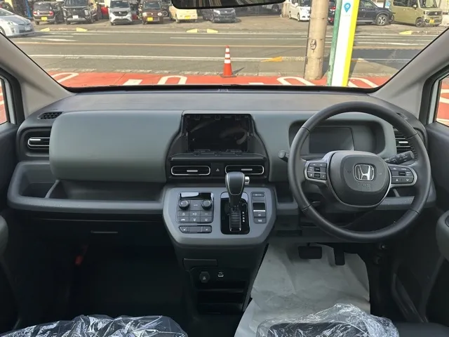 フリード(ホンダ)e：HEVクロスター 5人乗登録済未使用車 5