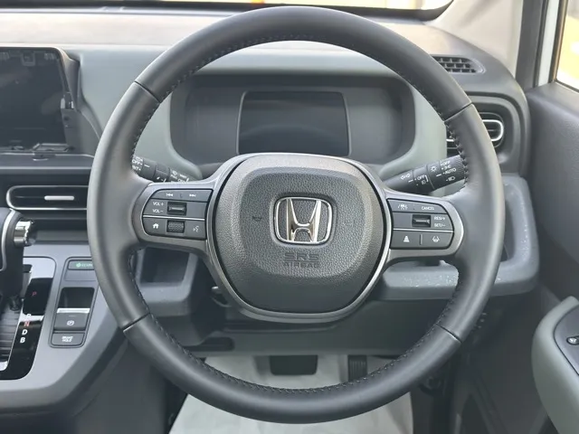 フリード(ホンダ)e：HEVクロスター 5人乗登録済未使用車 6