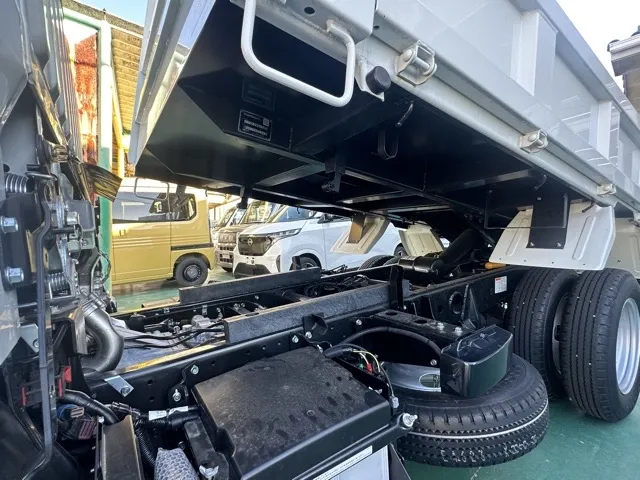 キャンター(三菱)全低床キョウカダンプ ３ｔ登録済未使用車 5