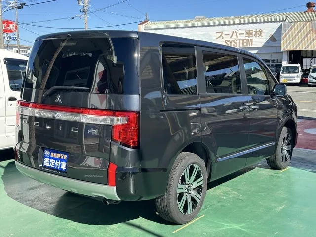 デリカD:5(三菱)Ｐ 8人 ナビ取付PKGⅡ オートステップ付レンタＵＰ 10