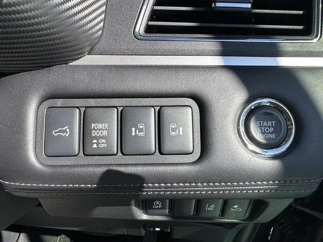 デリカD:5(三菱)Ｐ 8人 ナビ取付PKGⅡ オートステップ付レンタＵＰ 22