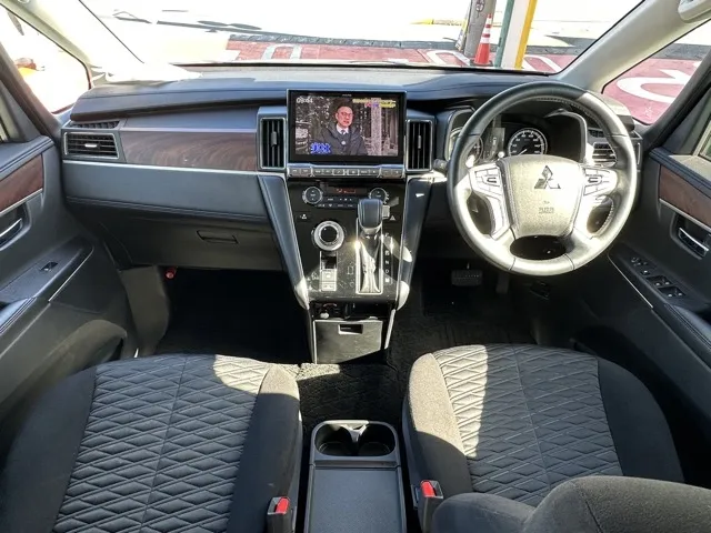 デリカD:5(三菱)Ｐ 8人 ナビ取付PKGⅡ オートステップ付レンタＵＰ 6