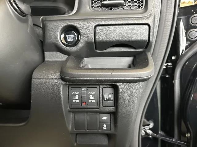 ステップワゴン(ホンダ)スパーダ 7人登録済未使用車 13