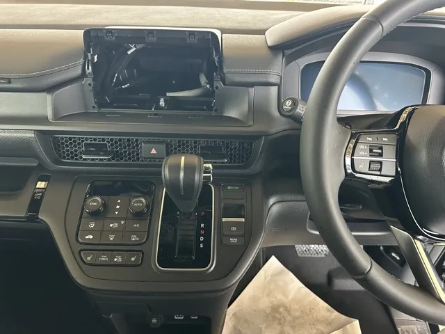 ステップワゴン(ホンダ)スパーダ 7人登録済未使用車 14