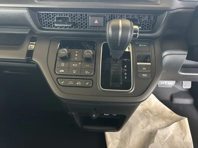 ステップワゴン(ホンダ)スパーダ 7人登録済未使用車 15