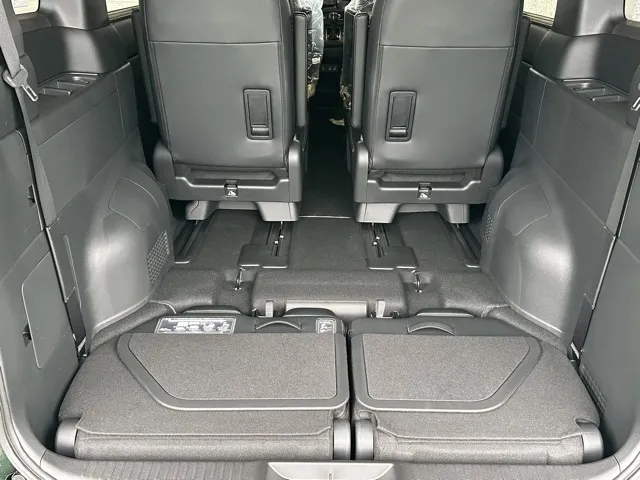 ステップワゴン(ホンダ)スパーダ 7人登録済未使用車 8