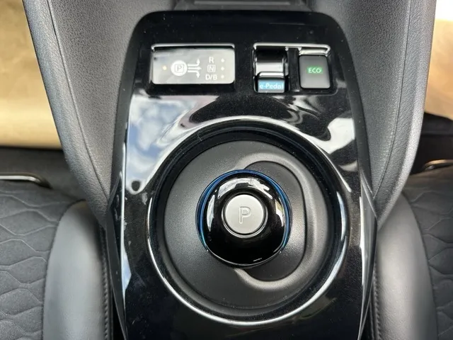 リーフ(ニッサン)XVセレクション 90周年記念車中古車 19