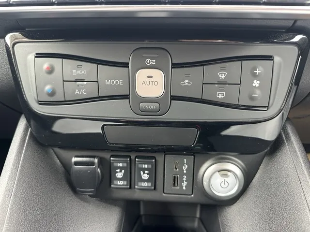 リーフ(ニッサン)XVセレクション 90周年記念車中古車 21