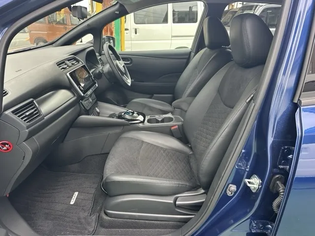 リーフ(ニッサン)XVセレクション 90周年記念車中古車 3