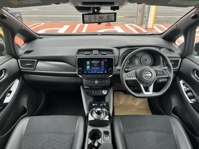 リーフ(ニッサン)XVセレクション 90周年記念車中古車 6