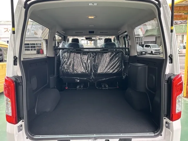 キャラバン(ニッサン)ディーゼル ロング オーテックエアロPKG 左PSD 寒冷地仕様 4WD登録済未使用車 12